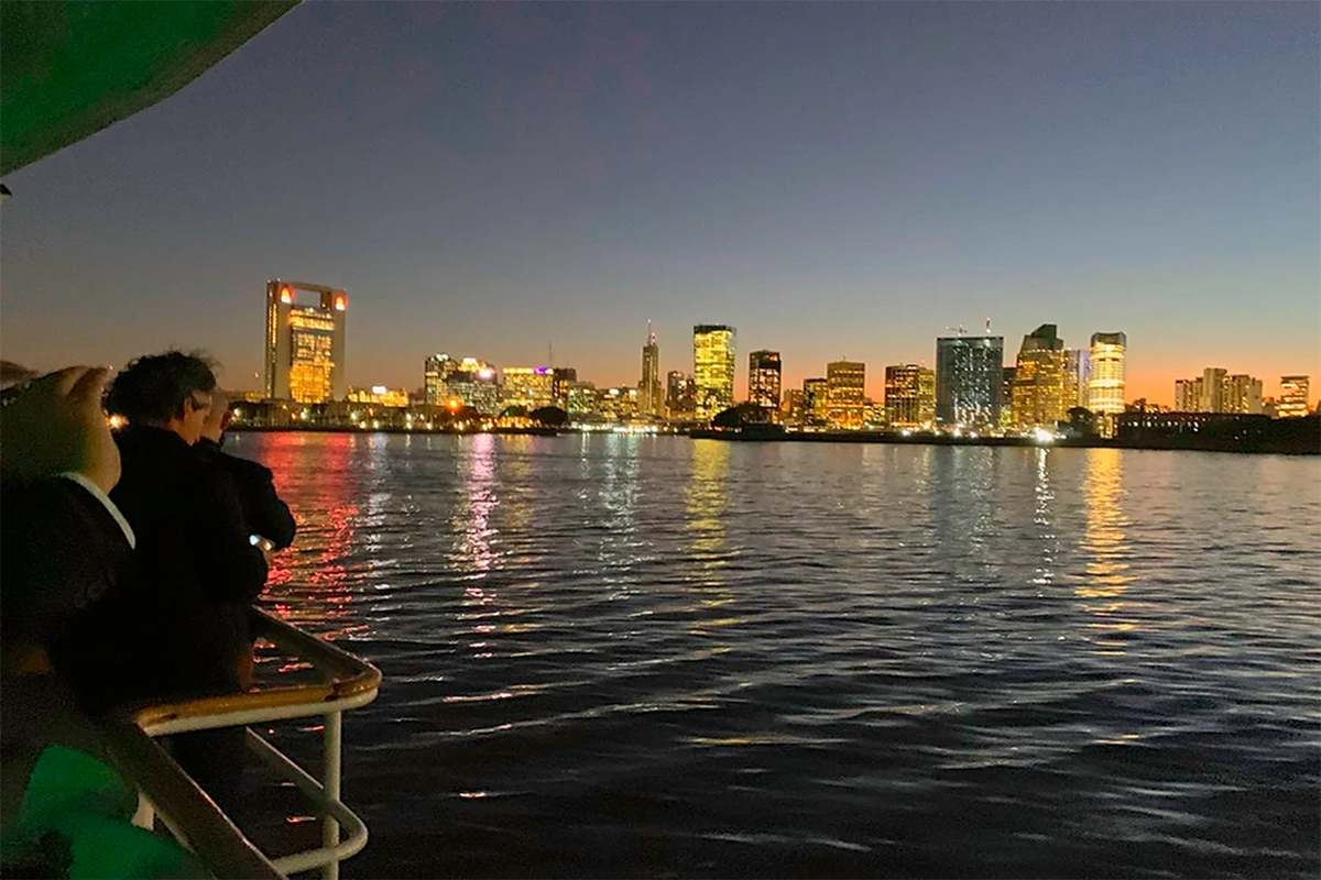 Sunset of Buenos Aires : Navigation and Open Bar