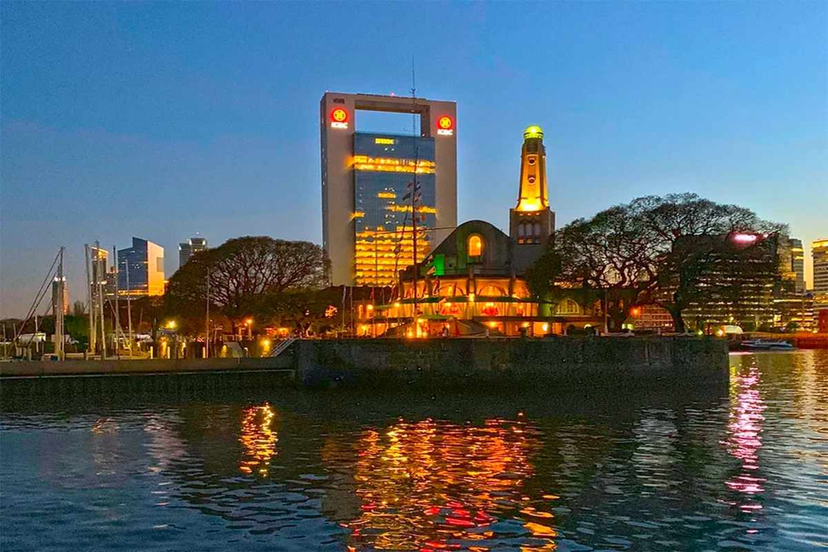 Sunset of Buenos Aires : Navigation and Open Bar