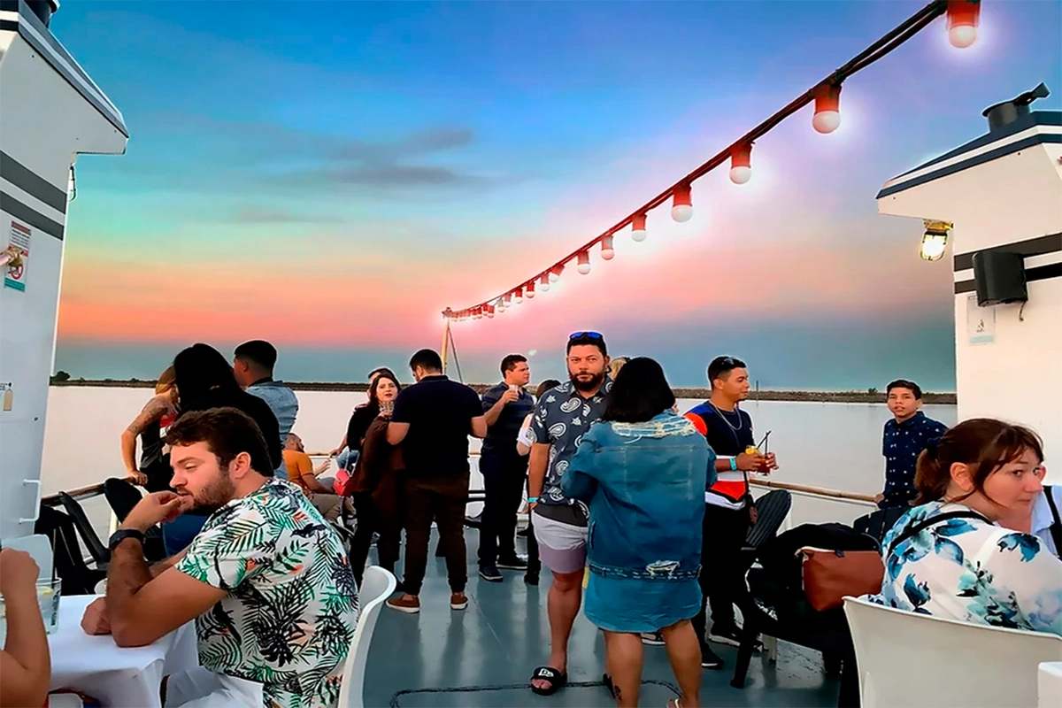 Sunset of Buenos Aires : Navigation and Open Bar