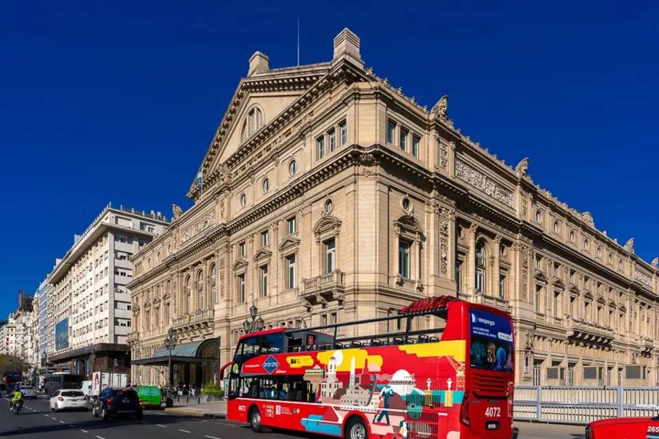 Gray Line: Buenos Aires Hop On Hop Off with Football Museums Entry