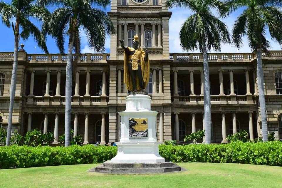 Waikiki Hop on Hop off Trolley Bus Tour