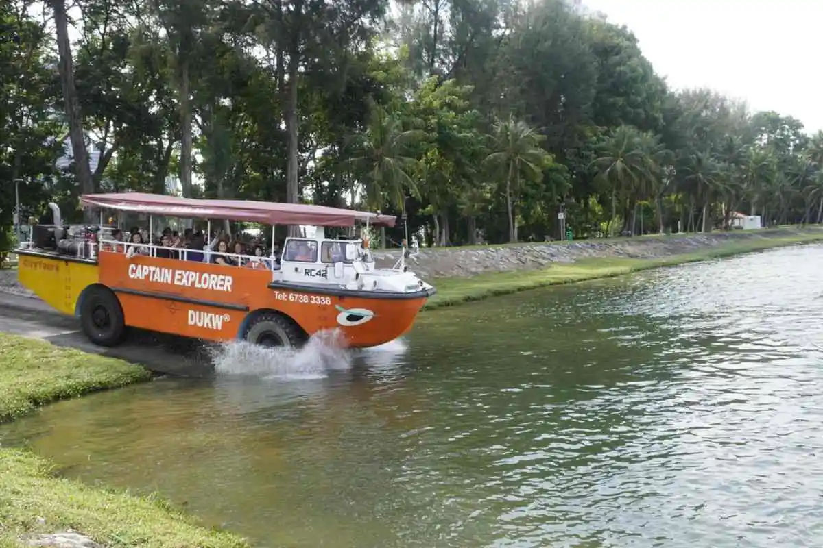 Captain Explorer DUKW Tour with Singapore Flyer Ticket