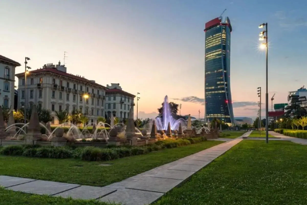 City Life: Day Trip to the Futuristic City