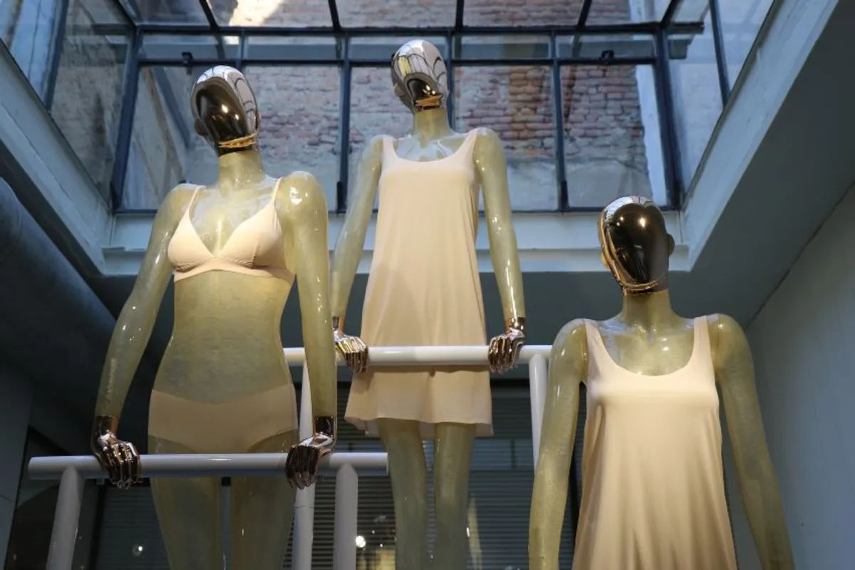 Walking tour to the Fashion Street