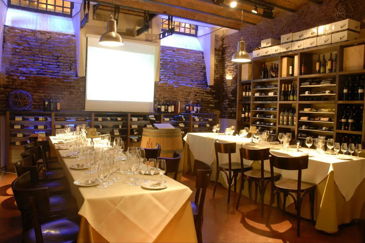 Tasting of Regional Wines in El Querandi
