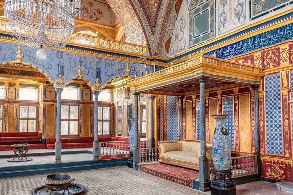 Topkapi Palace, Harem-Hagia Sophia & Blue Mosque Guided Small Group Tour with Pick up, Lunch & All tickets