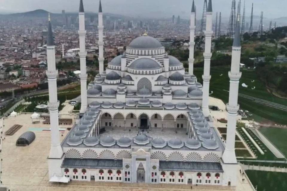 Europe and Asia Continents with Topkapi Palace and Harem Tour with Live Guide