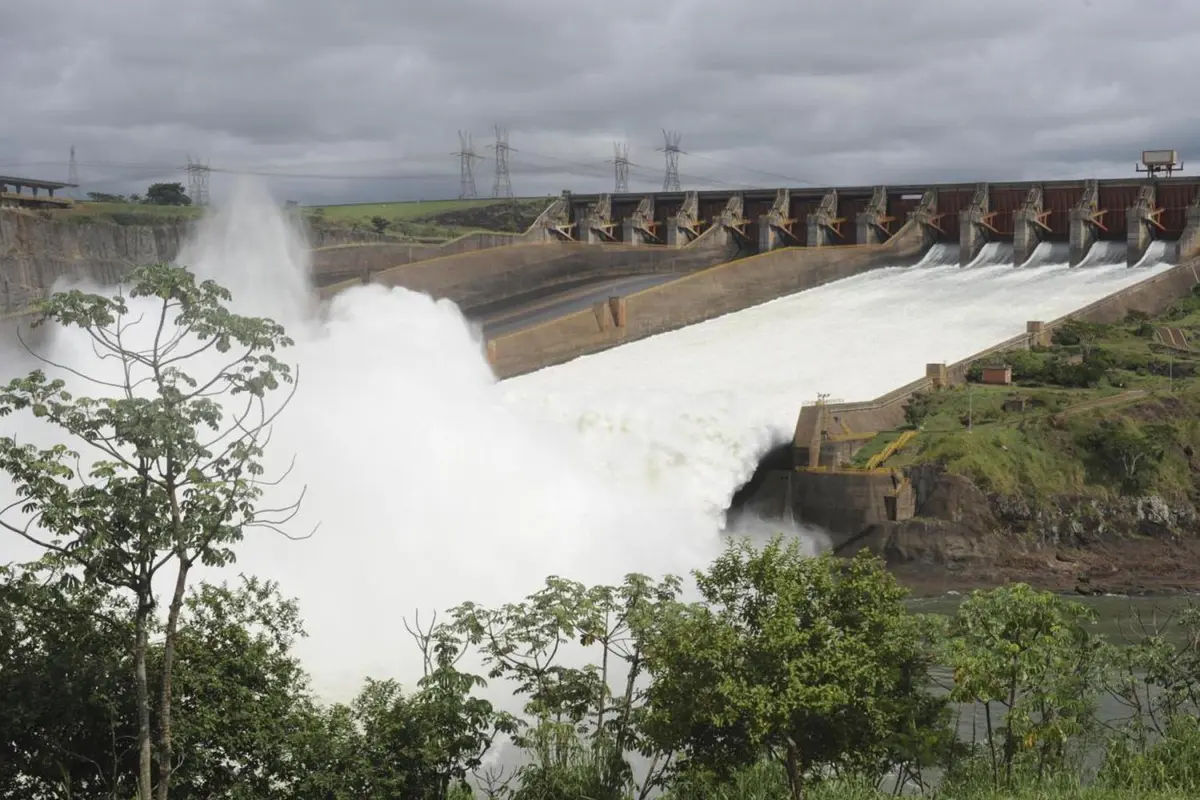 Natural and Engineering Wonders: Iguaçu Falls (Brazilian side) and Itaipu Dam Tour
