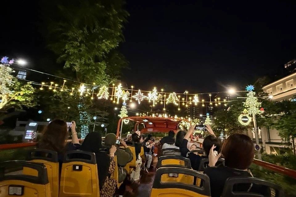 FunVee Christmas Special Open Top Bus Tour
