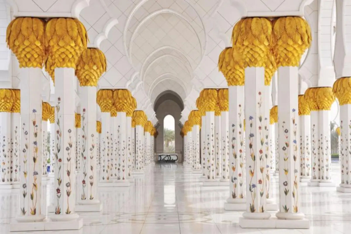 Abu Dhabi City Tour with Visit to the Louvre Museum