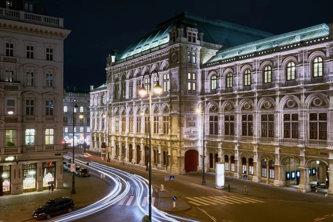 Big Bus Tours: Vienna Panoramic Evening Bus Tour - Image 2