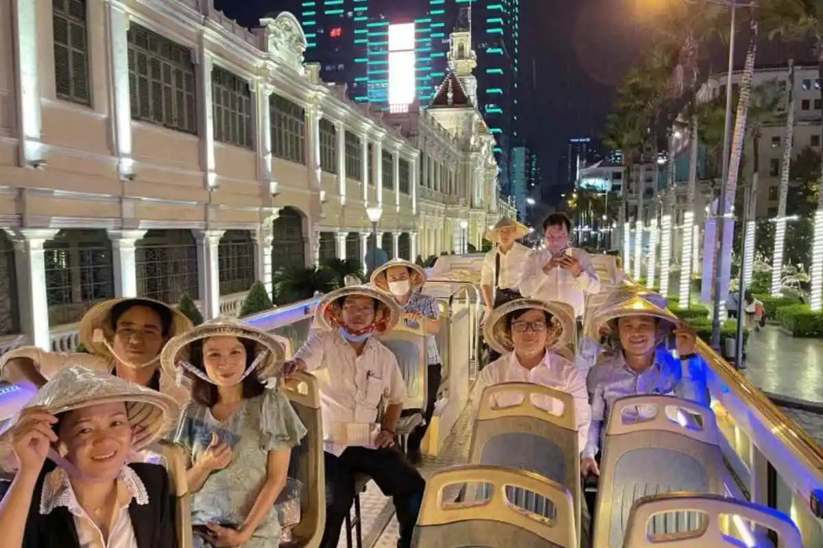 Anh Viet: Ho Chi Minh 1-Round Panoramic Night Bus Tour