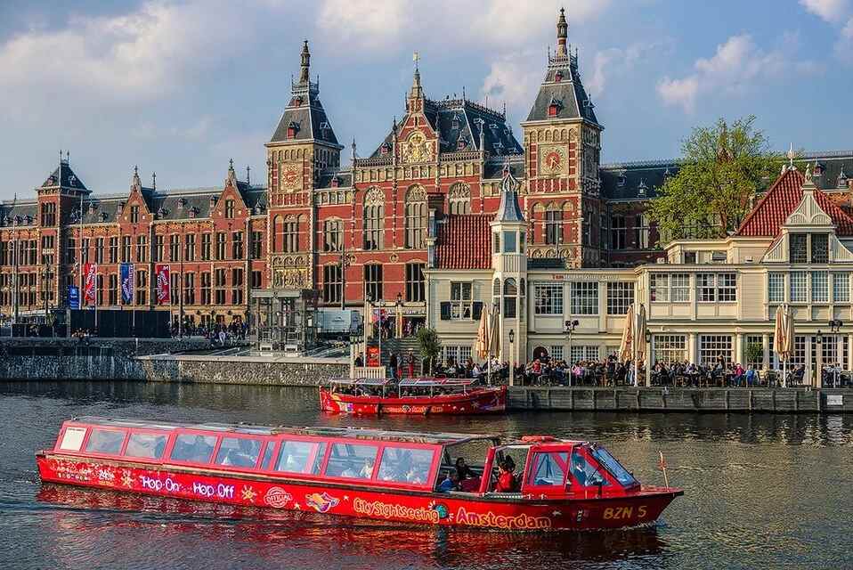 Amsterdam hop on hop off boat tour