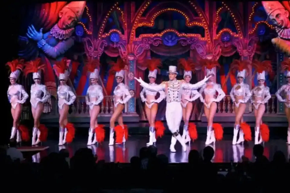  Seine Dinner Cruise (6PM), Eiffel Tower and Moulin Rouge Show with a Glass of Champagne