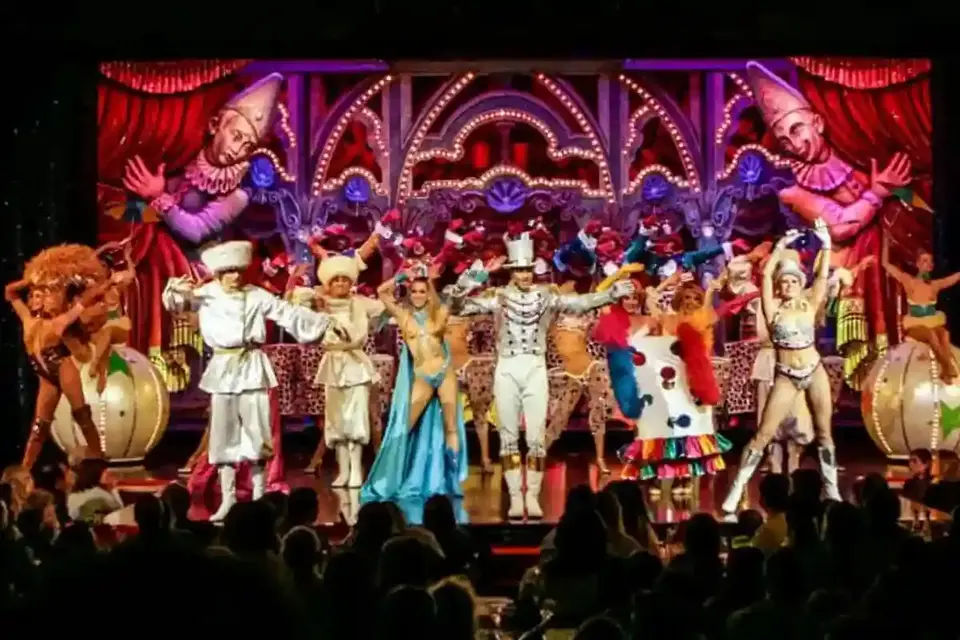  Seine Dinner Cruise (6PM), Eiffel Tower and Moulin Rouge Show with a Glass of Champagne