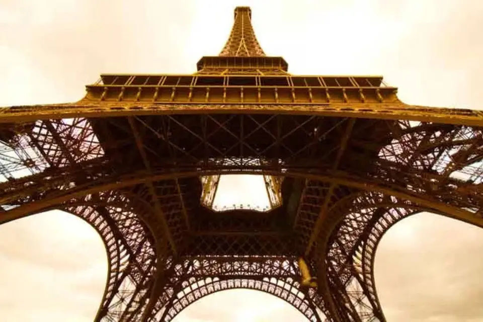 Seine Dinner Cruise and Reserved Access to Eiffel Tower 2nd Floor