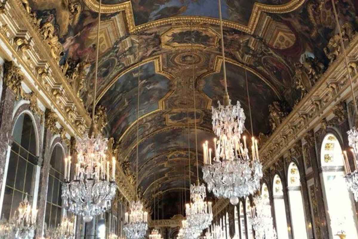 Guided Tour to Palace of Versailles in a Small Group- Skip the Line