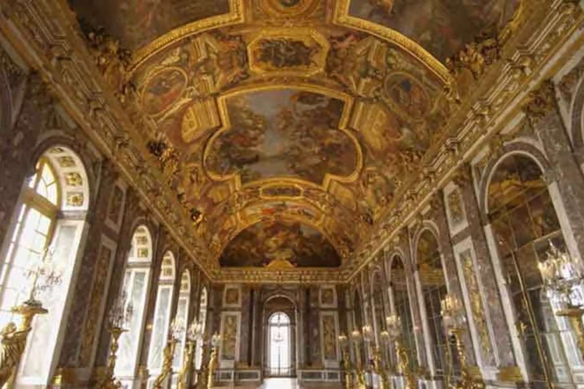 Guided Tour to Palace of Versailles - Skip the Line visit (from Paris)