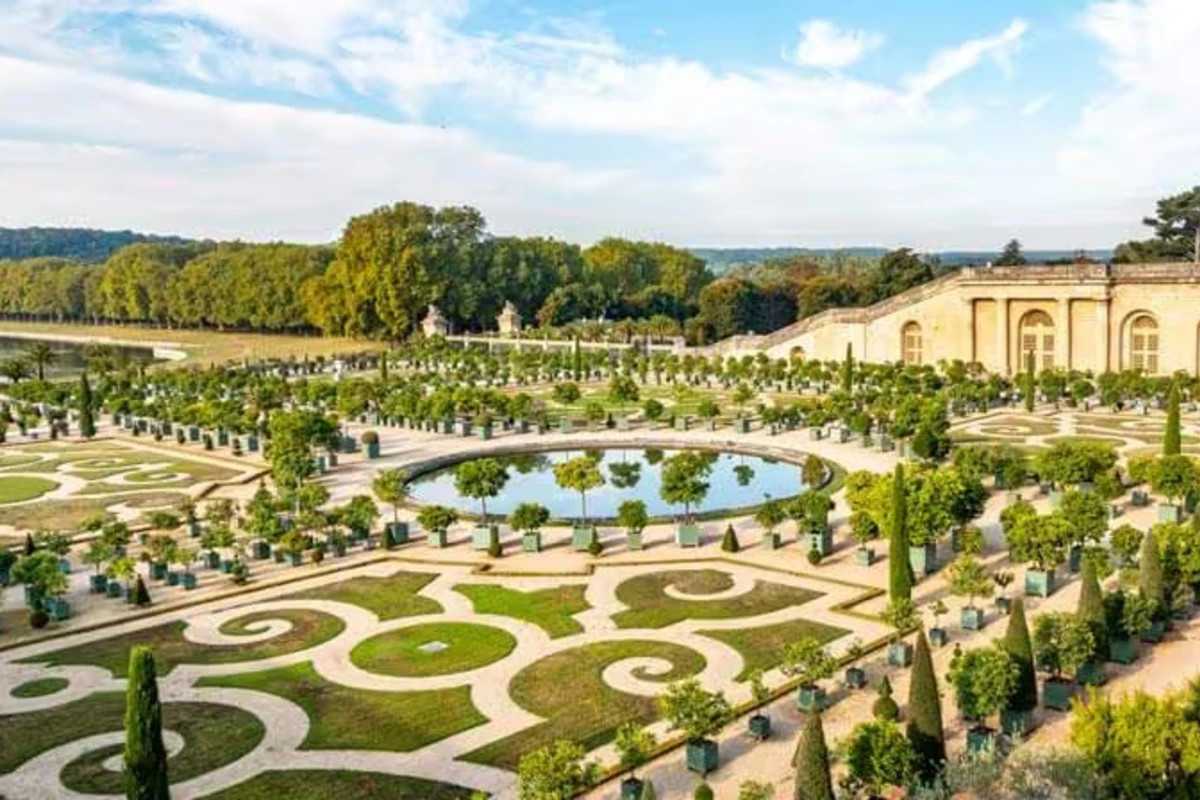 Guided Tour to Palace of Versailles - Skip the Line visit (from Paris)