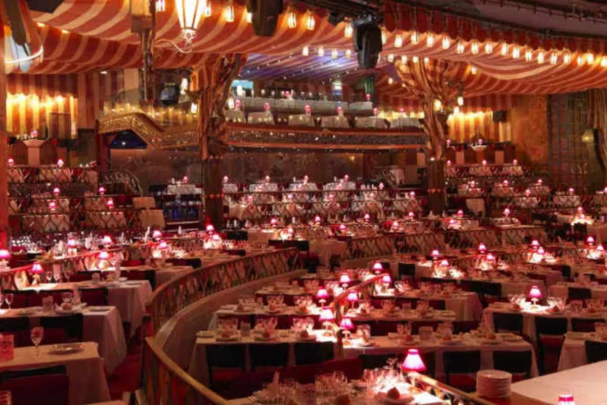 Moulin Rouge Show with Roudtrip Transfers