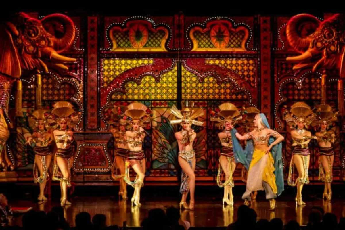 Moulin Rouge Show with Roudtrip Transfers