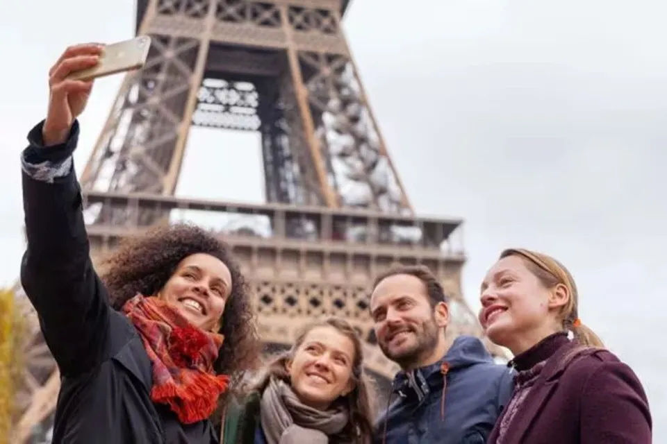 Paris City Tour with Seine Cruise and Reserved Access to 2nd Floor Eiffel Tower