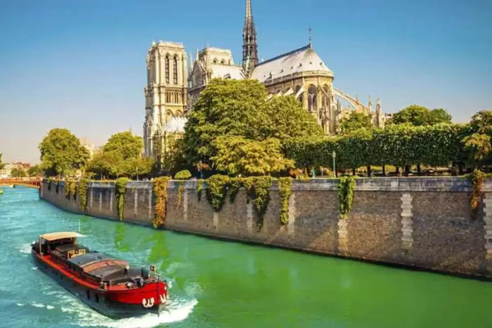 Paris City Tour with Seine Cruise and Reserved Access to 2nd Floor Eiffel Tower