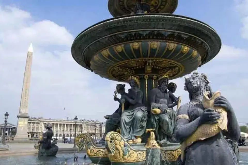 Paris City Tour with 2nd Floor Access of Eiffel Tower