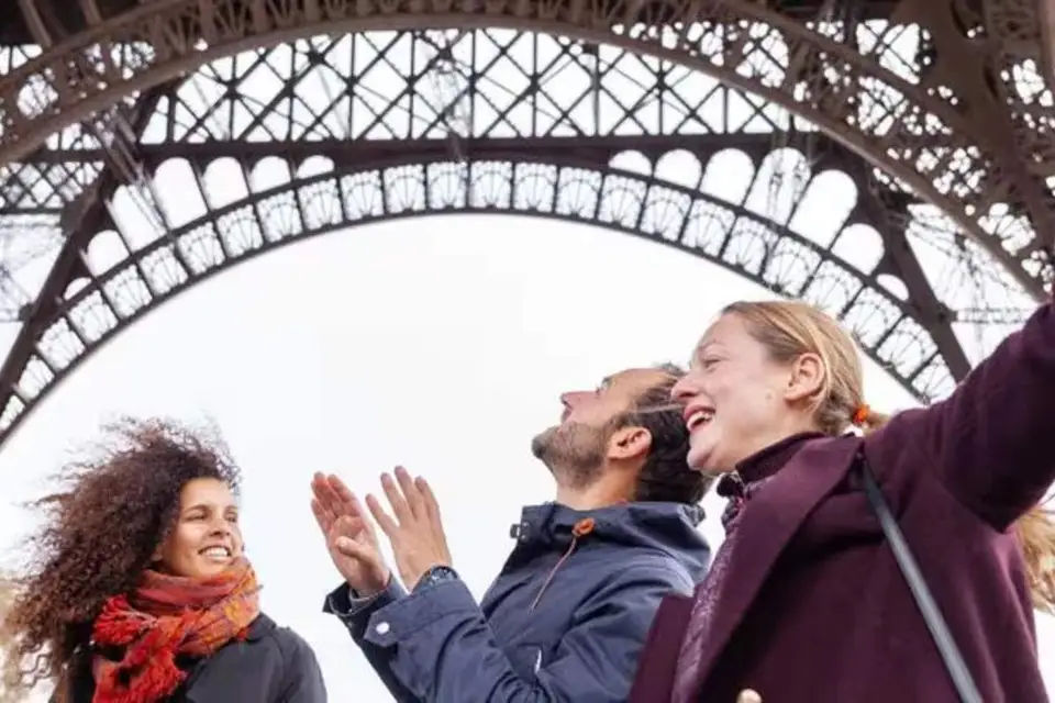 Paris City Tour with Seine Cruise and Lunch at Eiffel Tower Reserved Access