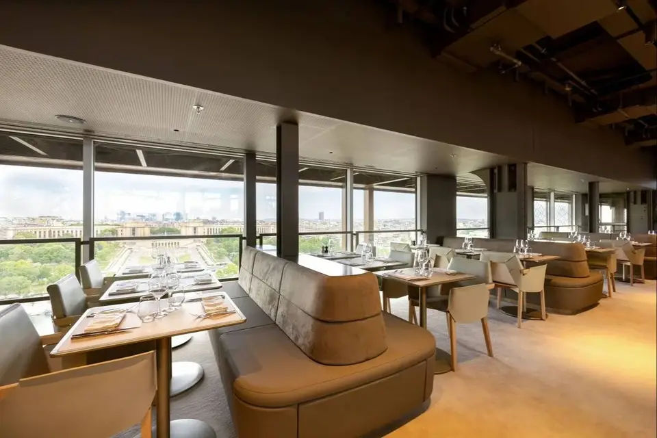 Paris City Tour with Seine Cruise and Lunch at Eiffel Tower Reserved Access
