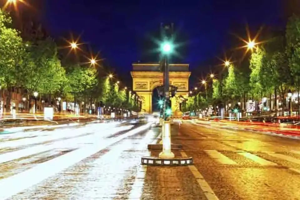 Paris by Night with Moulin Rouge - Champagne Included
