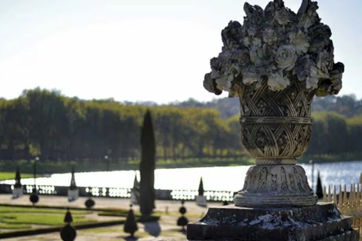 Full Day Tour to Giverny and Versailles with Lunch and Transfers