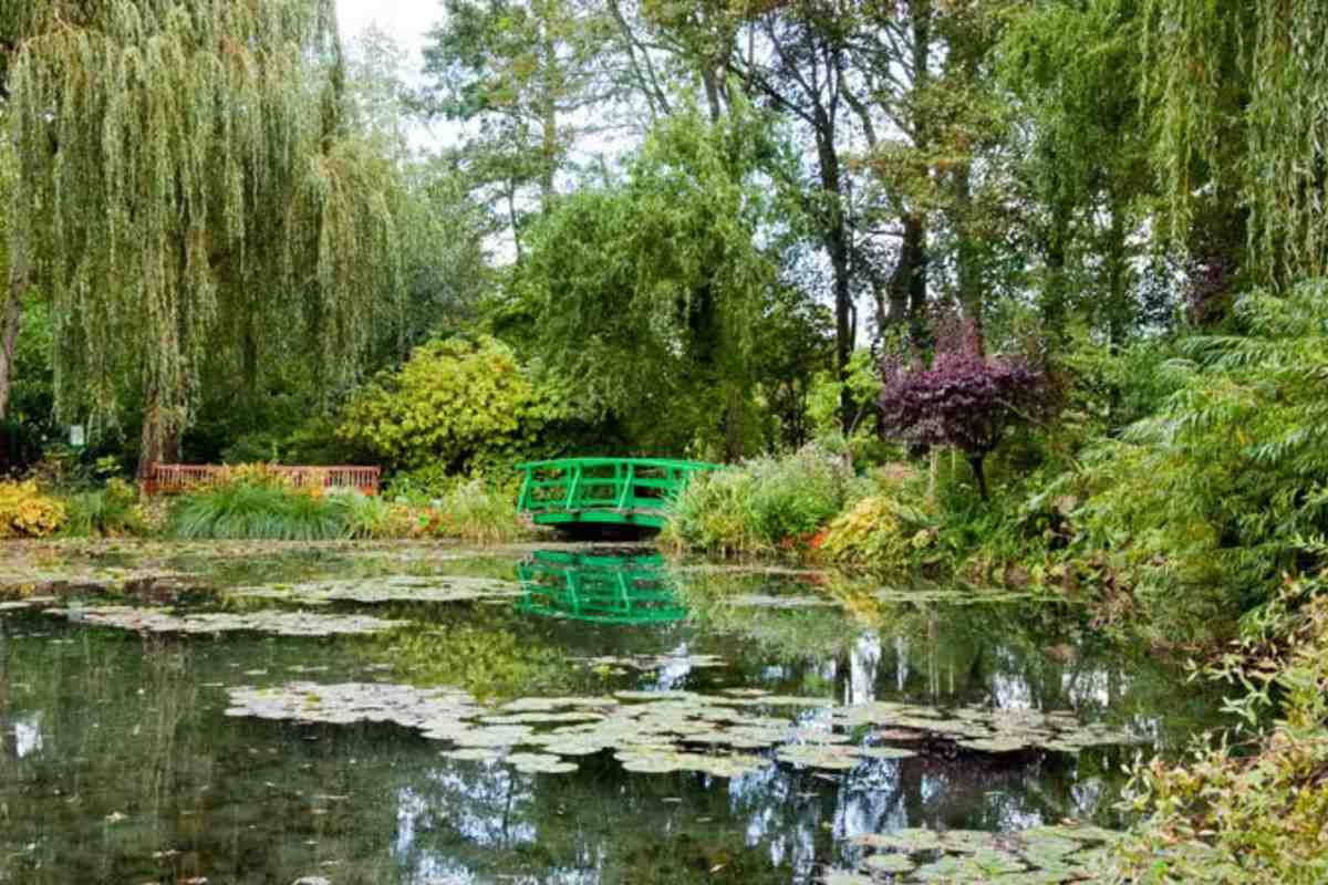 Full Day Tour to Giverny and Versailles with Lunch and Transfers