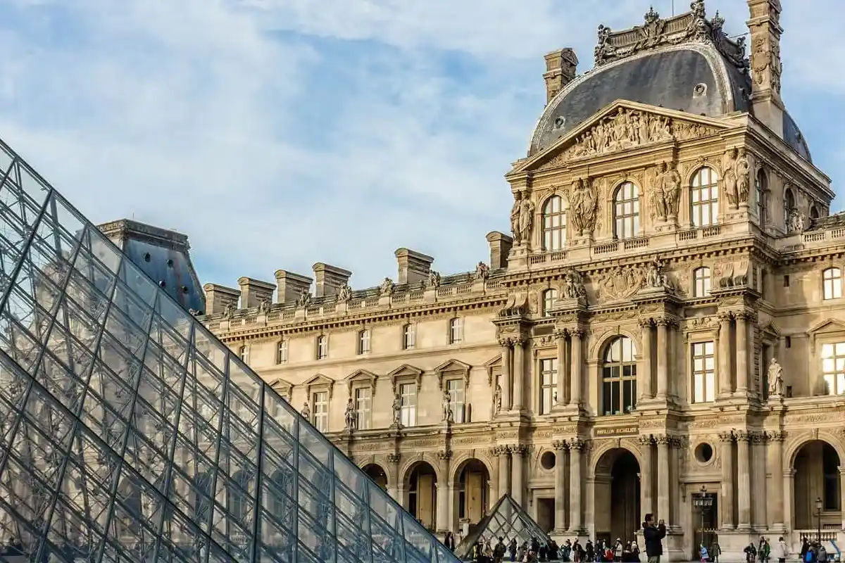 Guided Tour of Louvre Museum - Reserved Access