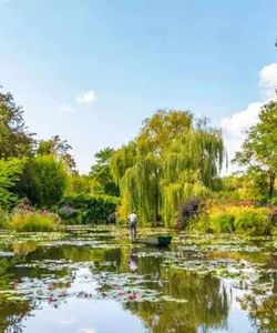 Half Day Guided Tour to Giverny Monet's Gardens