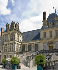 Full Day Trip to Fontainebleau and Vaux le Vicomte with Transfers