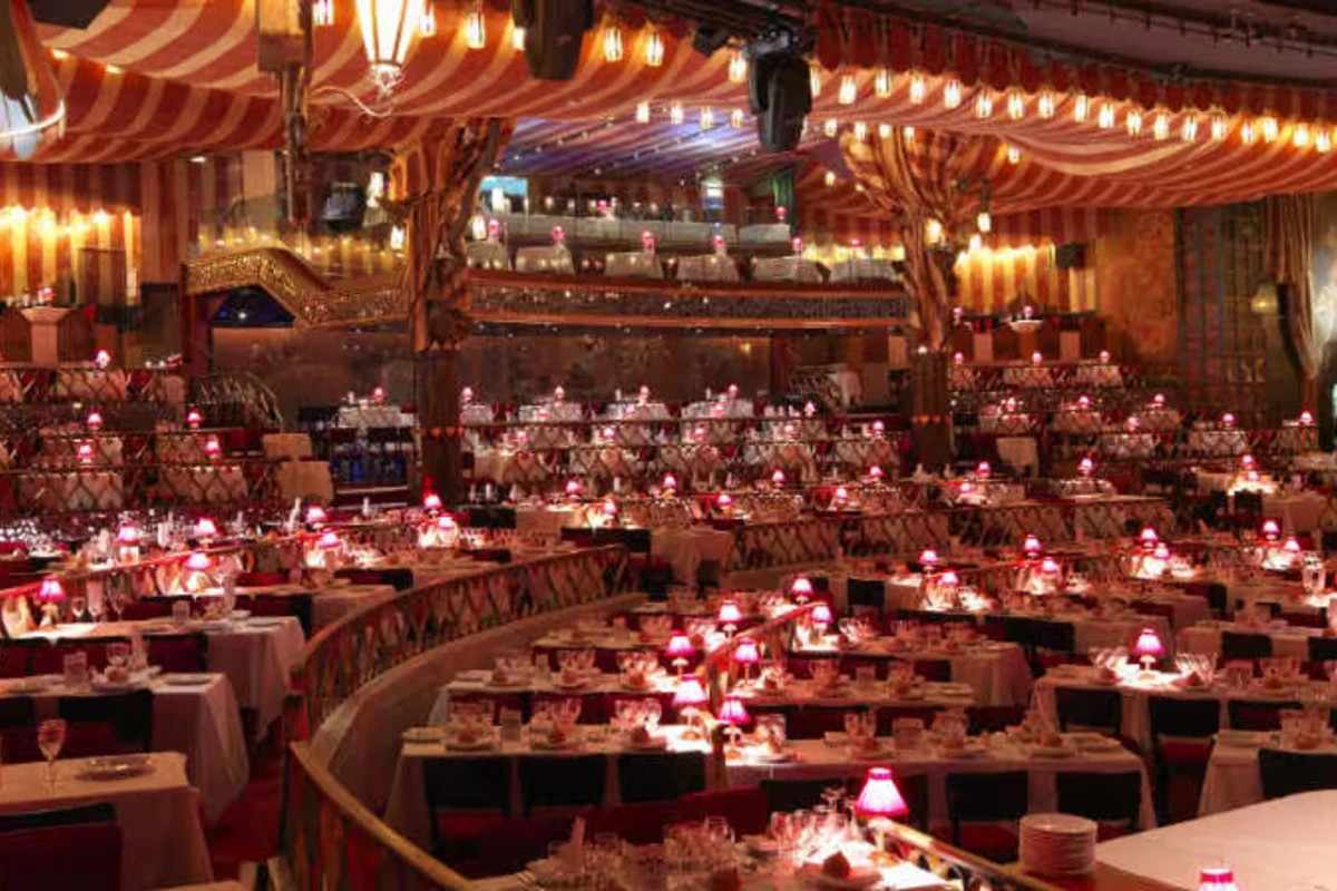 Moulin Rouge Night Show with Dinner and Transfers
