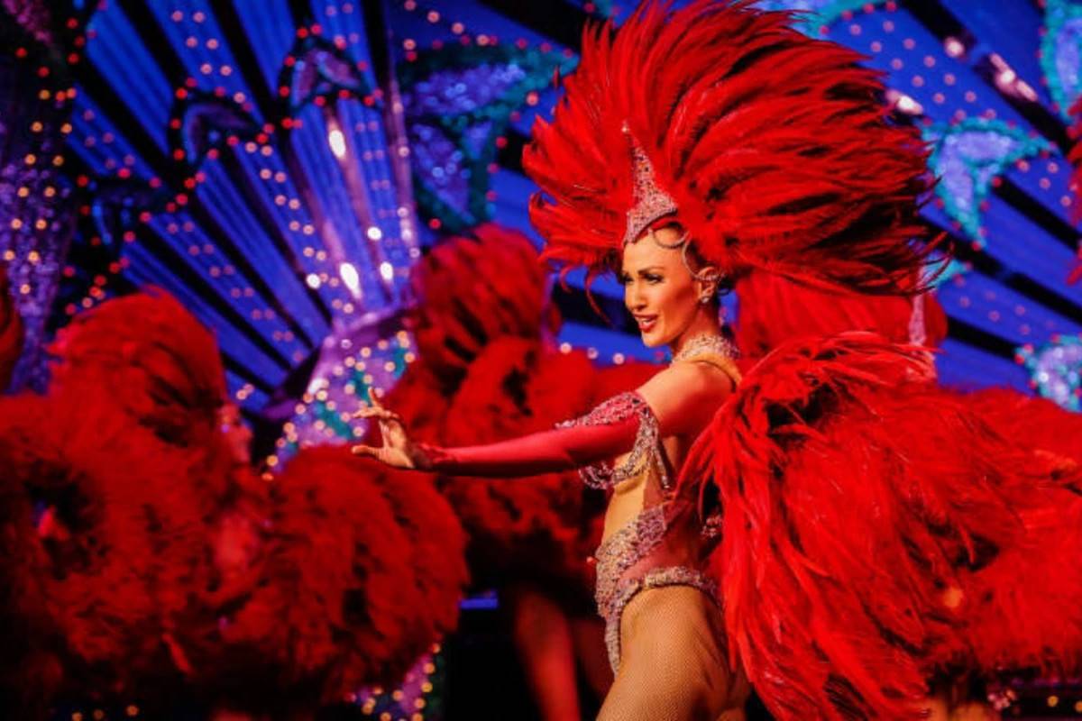 Moulin Rouge Night Show with Dinner and  Transfers