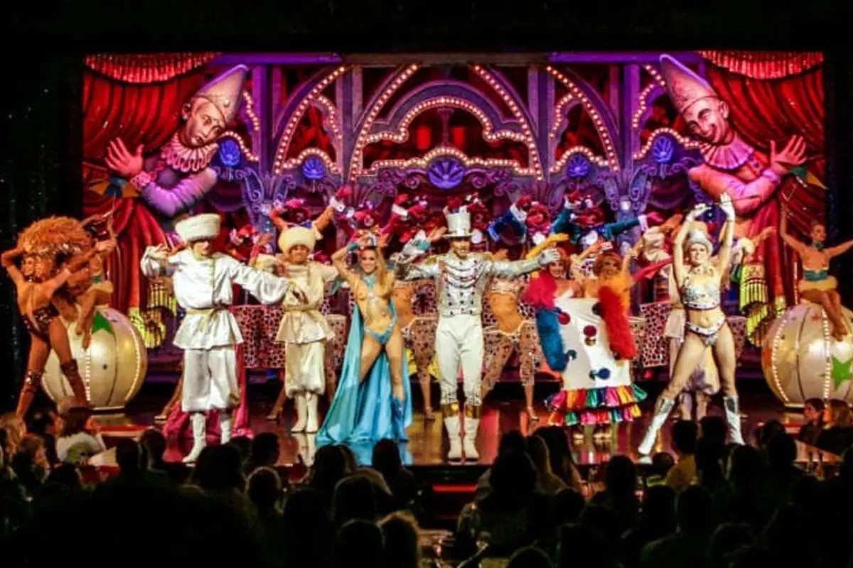 Moulin Rouge Night Show with Dinner and  Transfers