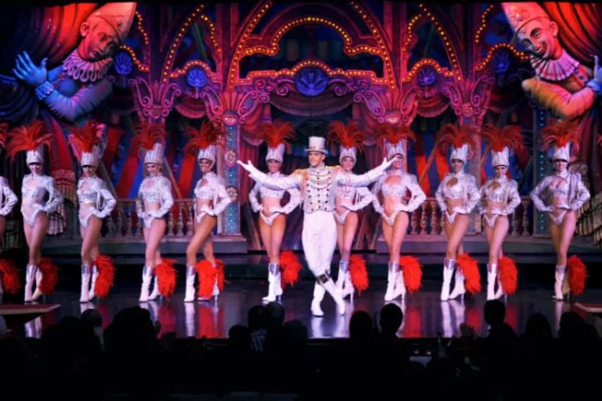 Moulin Rouge Night Show with Dinner and  Transfers
