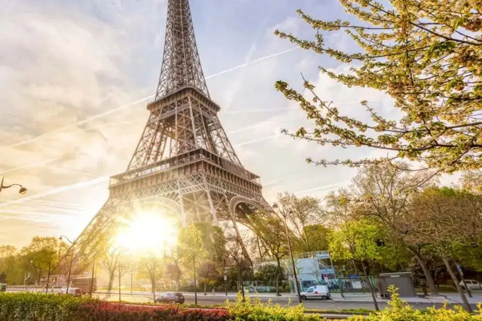 Reserved Access to Eiffel Tower, Seine Cruise, Moulin Rouge Show with Champagne