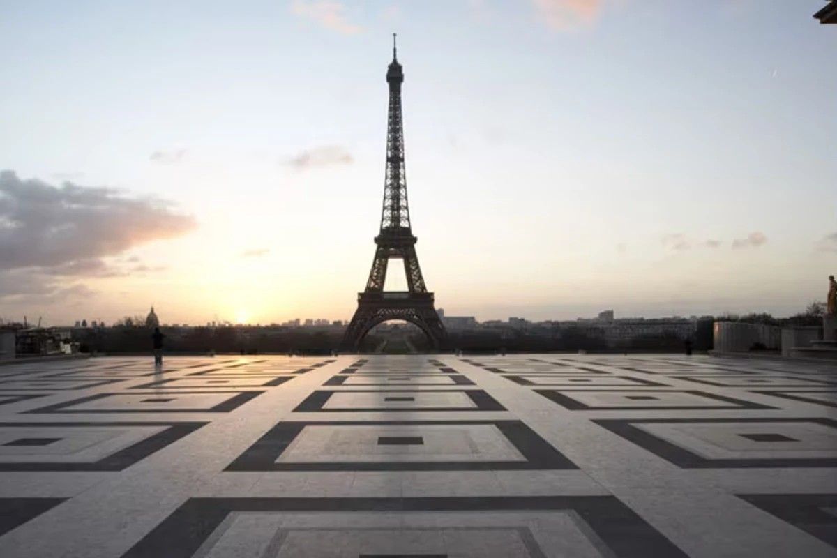 Seine Cruise with Resrved Access to Eiffel Tower 1st Floor
