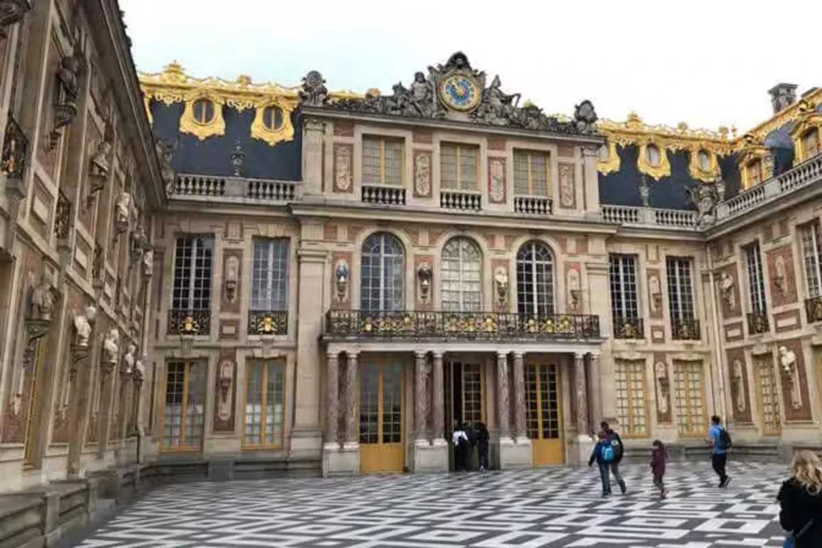 Audio Guided Tour to Palace of Versailles with Transfers