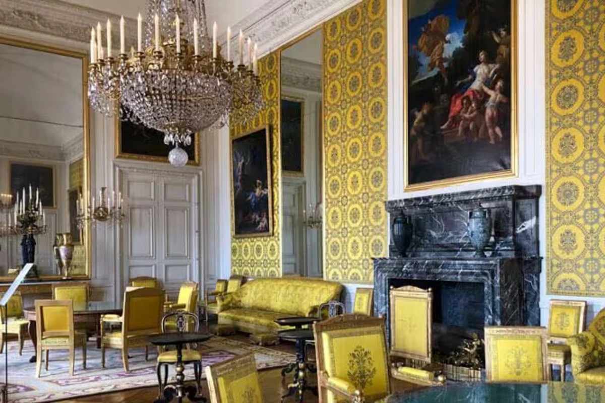 Audio Guided Tour to Palace of Versailles - With Transfers