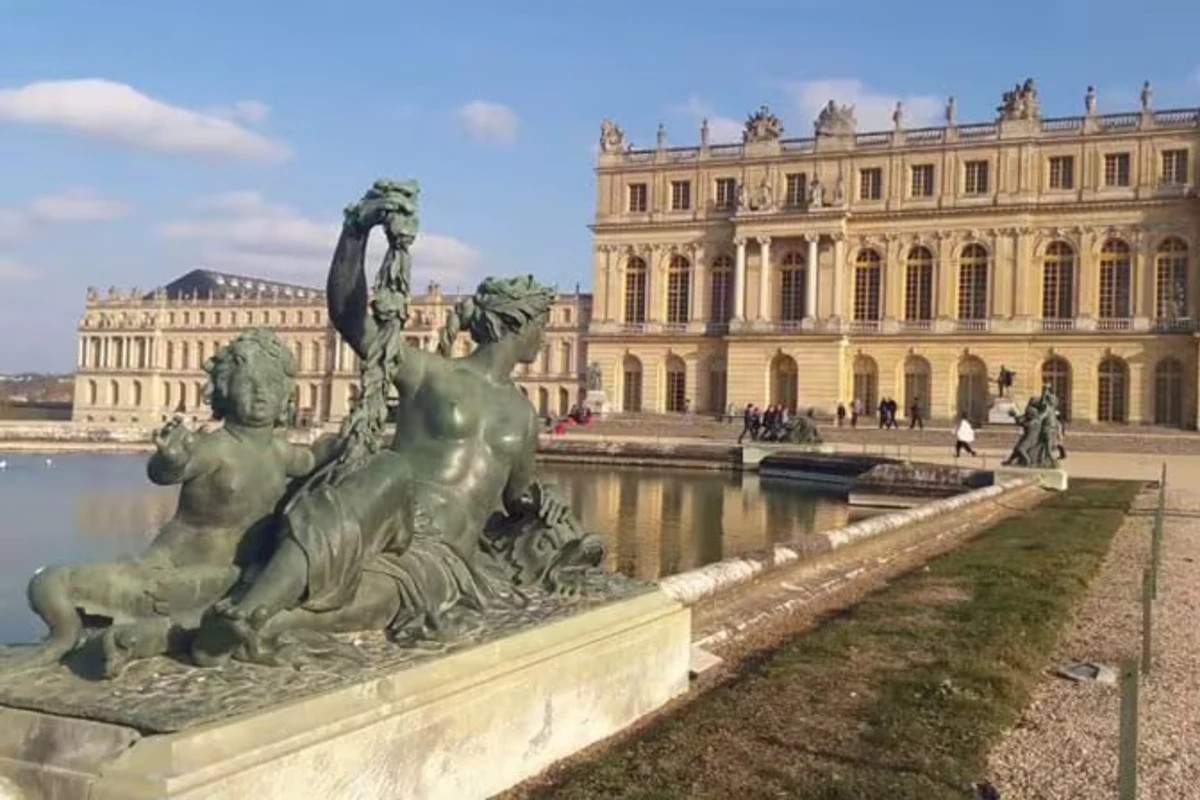 Audio Guided Tour to Palace of Versailles - With Transfers