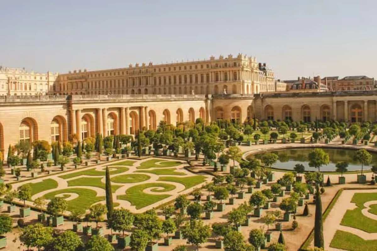 Audio Guided Tour to Palace of Versailles - With Transfers