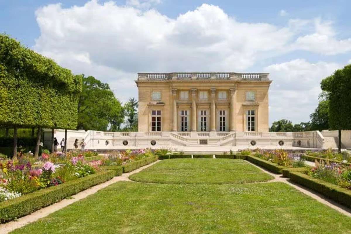 Audio Guided Tour to Palace of Versailles - With Transfers