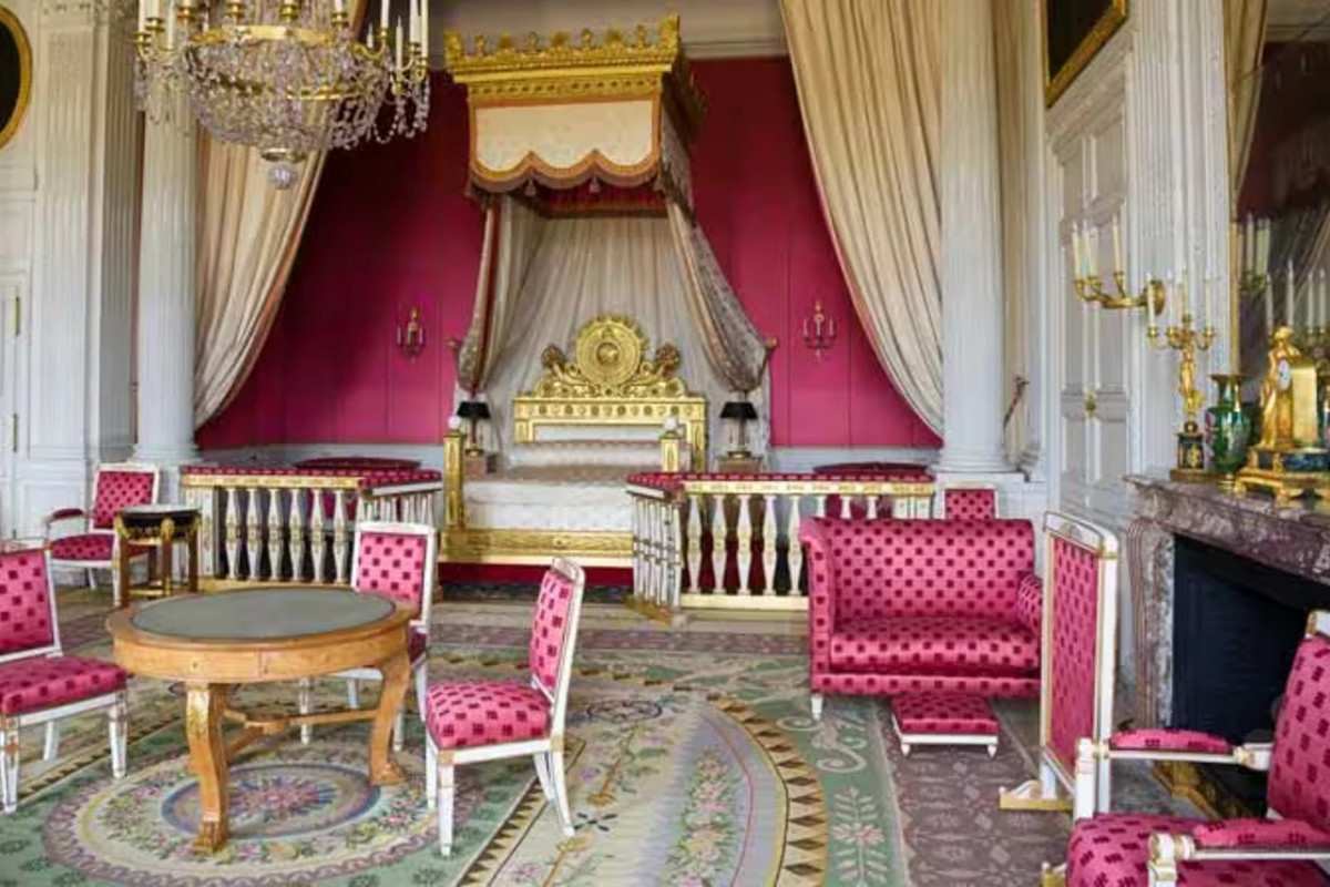 Guided Tour to Palace of Versailles - Skip the Line visit (From Versailles)