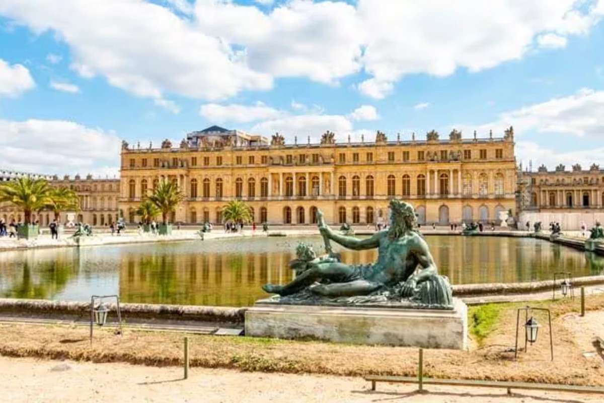 Guided Tour to Palace of Versailles - Skip the Line visit (From Versailles)
