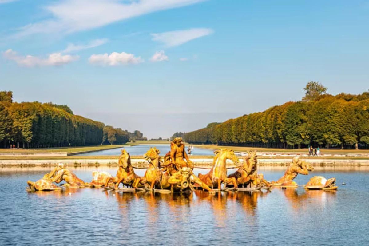 Guided Tour to Palace of Versailles - Skip the Line visit (From Versailles)